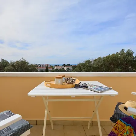 Prima Apartment *