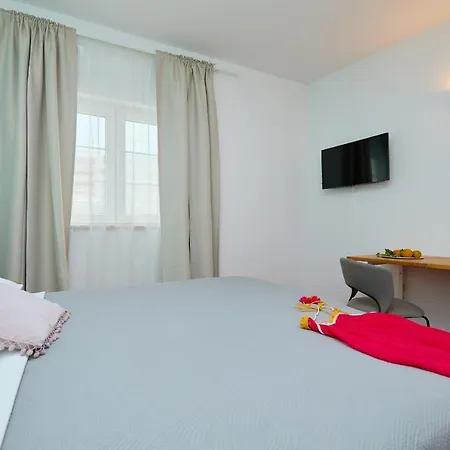 Prima Apartment *